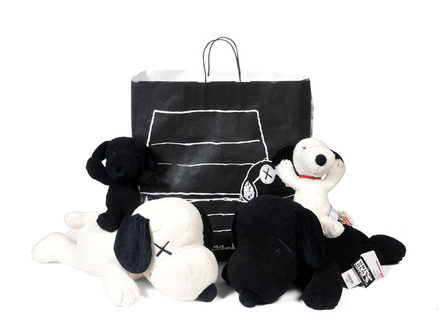 uniqlo snoopy plush