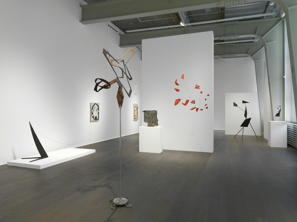 Installation view, Alexander Calder / David Smith, Hauser & Wirth, Zürich, 12 June – 16 September 2017. © 2017 Calder Foundation, New York / Artists Rights Society (ARS), New York; © 2017 David Smith Estate Installation view, Alexander Calder / David Smith, Hauser & Wirth, Zürich, 12 June – 16 September 2017. © 2017 Calder Foundation, New York / Artists Rights Society (ARS), New York; © 2017 David Smith Estate