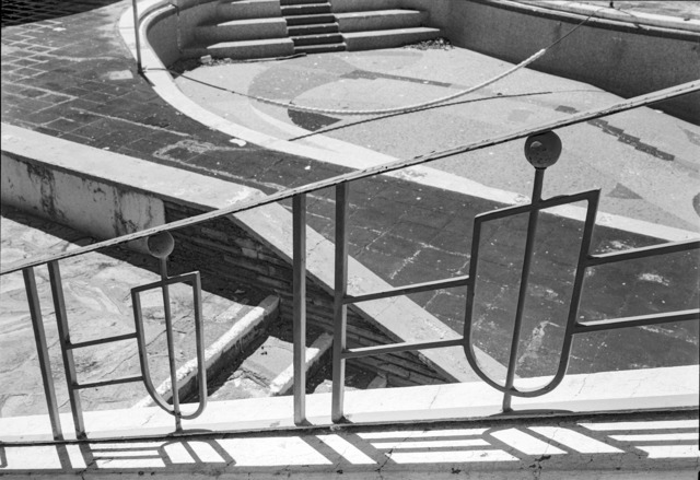 Laura Cohen, ‘Alberca con barandal Hotel Caleta’, 2019, Photography, Silver gelatin print, Patricia Conde Galería