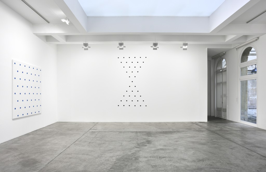 Niele Toroni, En passant; Installation View; Galerie Marian Goodman, Paris; March 5 – April 16, 2016 Niele Toroni, En passant; Installation View; Galerie Marian Goodman, Paris; March 5 – April 16, 2016