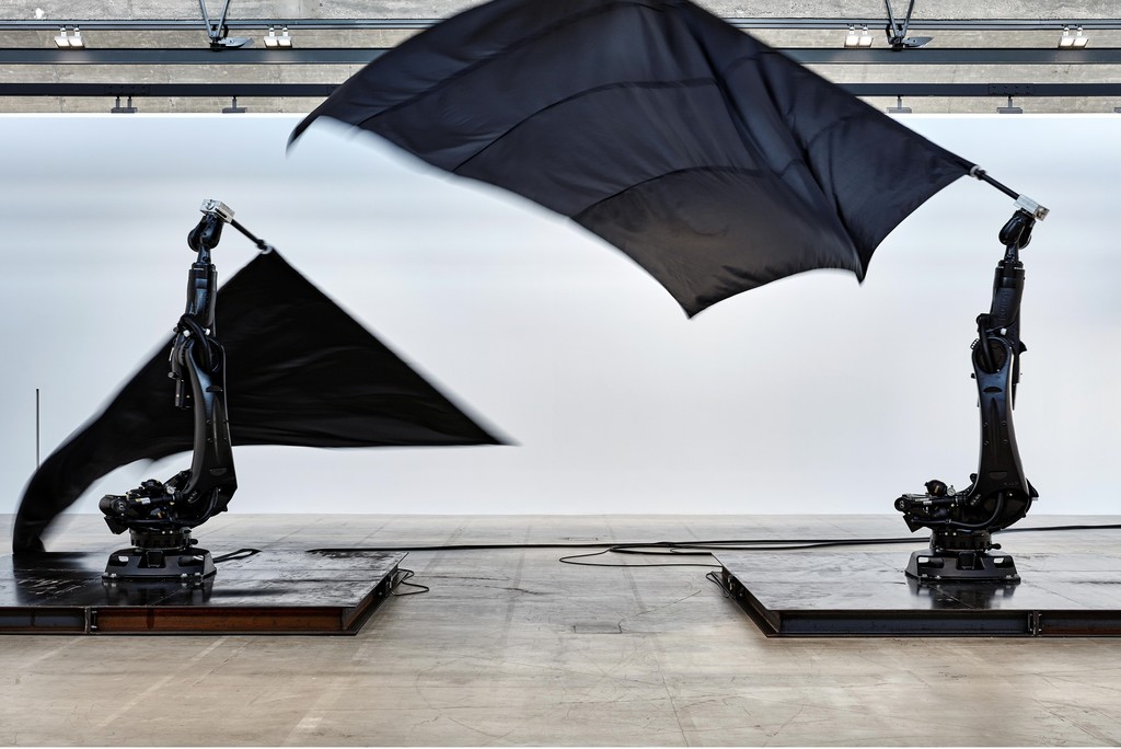 Black Flags, 2014
Readymade industrial robots,
nylon flags, carbon fiber flagpoles,
steel plates
Variable Dimensions
© William Forsythe. Photo by Thomas Lannes. Courtesy
Gagosian. Black Flags, 2014
Readymade industrial robots,
nylon flags, carbon fiber flagpoles,
steel plates
Variable Dimensions
© William Forsythe. Photo by Thomas Lannes. Courtesy
Gagosian.