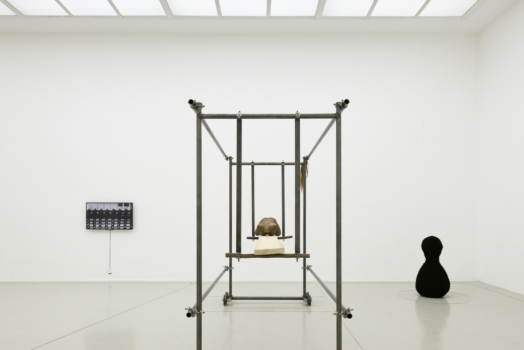 Alexandra Bircken
installation view Kunstverein Hannover, 2016
Photo: Raimund Zakowski
Courtesy BQ, Berlin, und Herald St, London Alexandra Bircken
installation view Kunstverein Hannover, 2016
Photo: Raimund Zakowski
Courtesy BQ, Berlin, und Herald St, London