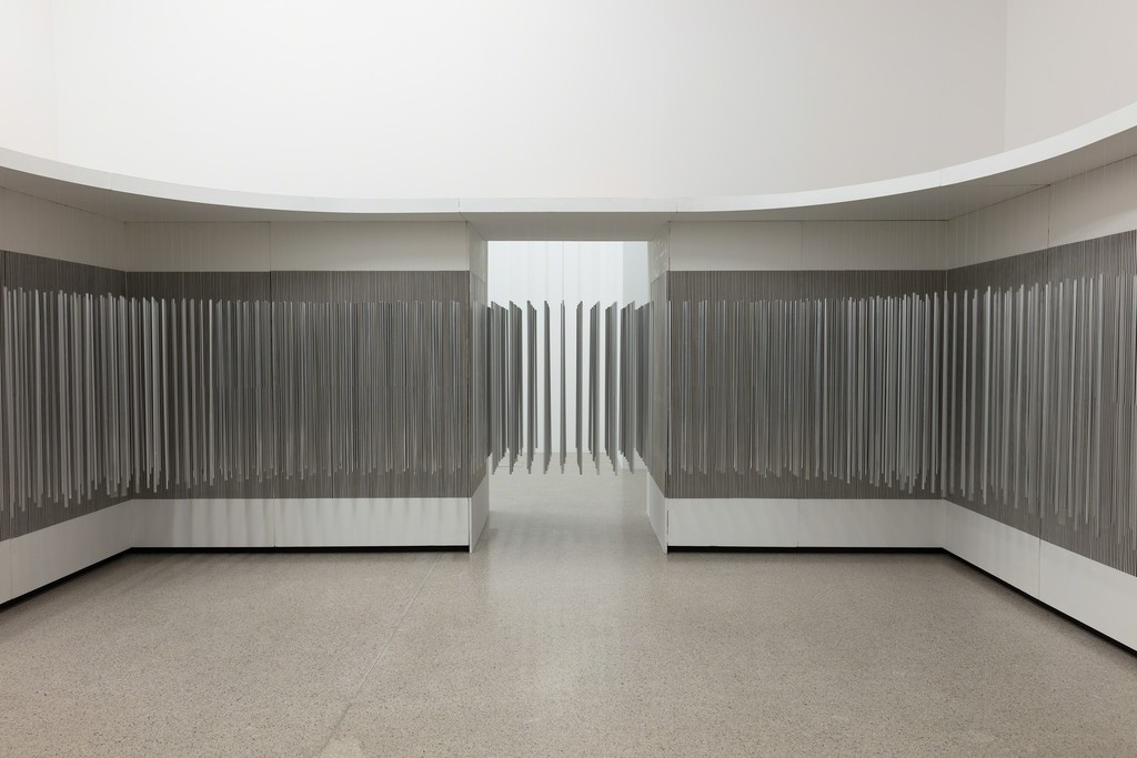 Ausstellungsansicht / Exhibition view
Vertigo. Op Art und eine Geschichte des Schwindels 1520–1970 / Op Art and a History of Deception 1520–1970, mumok Museum moderner Kunst Stiftung Ludwig Wien, 25.5.–26.10.2019
Jesús Rafael Soto, Metal Vibration, 1969/1970
Photo: Markus Wörgötter
©mumok/Museum of Contemporary Art (MSU), Zagreb/Bildrecht Wien, 2019 Ausstellungsansicht / Exhibition view
Vertigo. Op Art und eine Geschichte des Schwindels 1520–1970 / Op Art and a History of Deception 1520–1970, mumok Museum moderner Kunst Stiftung Ludwig Wien, 25.5.–26.10.2019
Jesús Rafael Soto, Metal Vibration, 1969/1970
Photo: Markus Wörgötter
©mumok/Museum of Contemporary Art (MSU), Zagreb/Bildrecht Wien, 2019