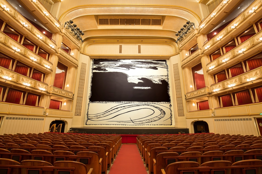 Pierre Alechinsky, Loin d'ici, 2018, Safety Curtain, Vienna State Opera, Copyright: museum in progress (www.mip.at) Pierre Alechinsky, Loin d'ici, 2018, Safety Curtain, Vienna State Opera, Copyright: museum in progress (www.mip.at)