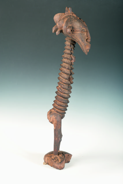 ‘Masque-heaume dégélé avec figurine masculine’, c. 1900, Musée du quai Branly