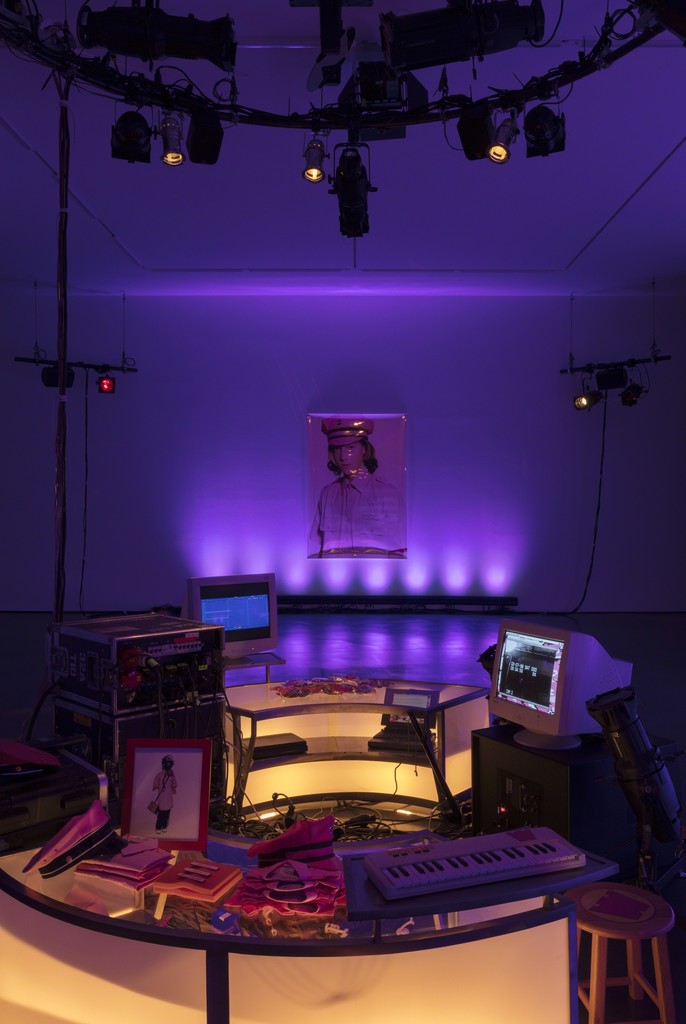 Exhibition view:
Julia Scher, Wonderland, Esther Schipper, Berlin, 2018
Photo: Andrea Rossetti Exhibition view:
Julia Scher, Wonderland, Esther Schipper, Berlin, 2018
Photo: Andrea Rossetti