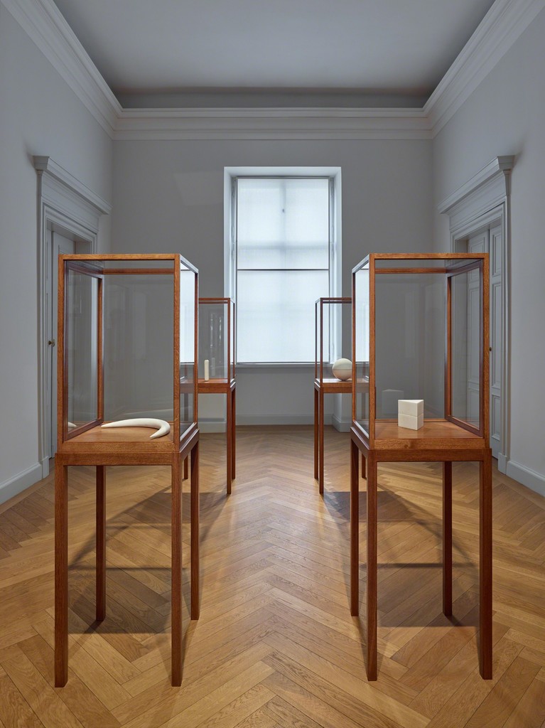 Exhibition view: James Lee Byars, The Palace of Perfect, KEWENIG, Berlin (16 February–13 April 2019). Courtesy KEWENIG, Berlin. Copyright: The Estate of James Lee Byars. Photo: Stefan Müller. Exhibition view: James Lee Byars, The Palace of Perfect, KEWENIG, Berlin (16 February–13 April 2019). Courtesy KEWENIG, Berlin. Copyright: The Estate of James Lee Byars. Photo: Stefan Müller.