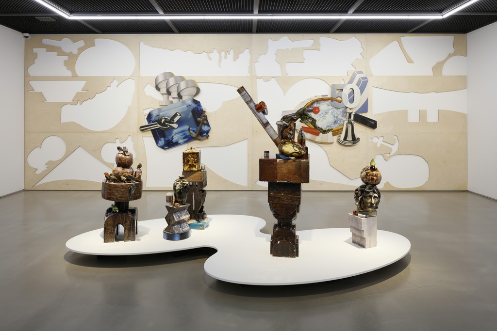 Installation view of Endless Column, works by Osang Gwon Installation view of Endless Column, works by Osang Gwon