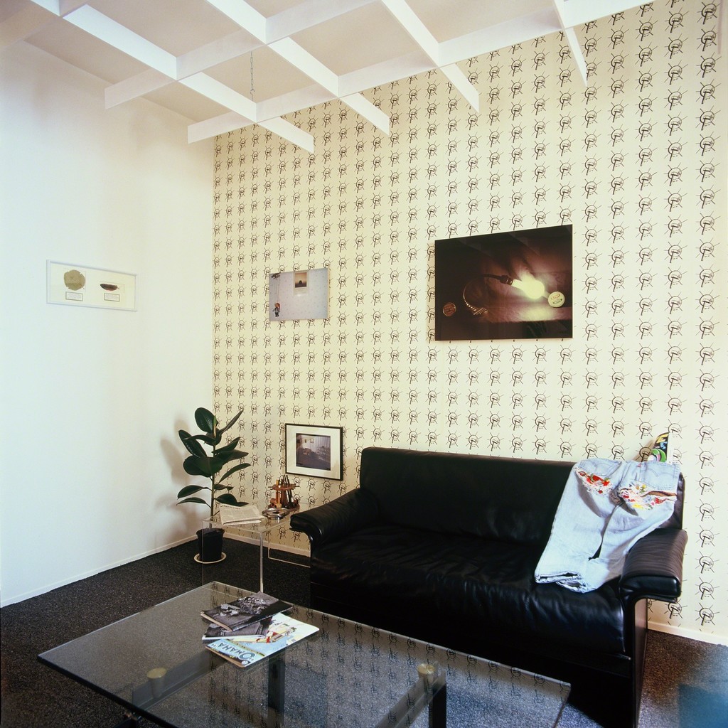 "Wohnzimmer/Büro", 1992
Exhibition view
Galerie Christian Nagel, Cologne "Wohnzimmer/Büro", 1992
Exhibition view
Galerie Christian Nagel, Cologne