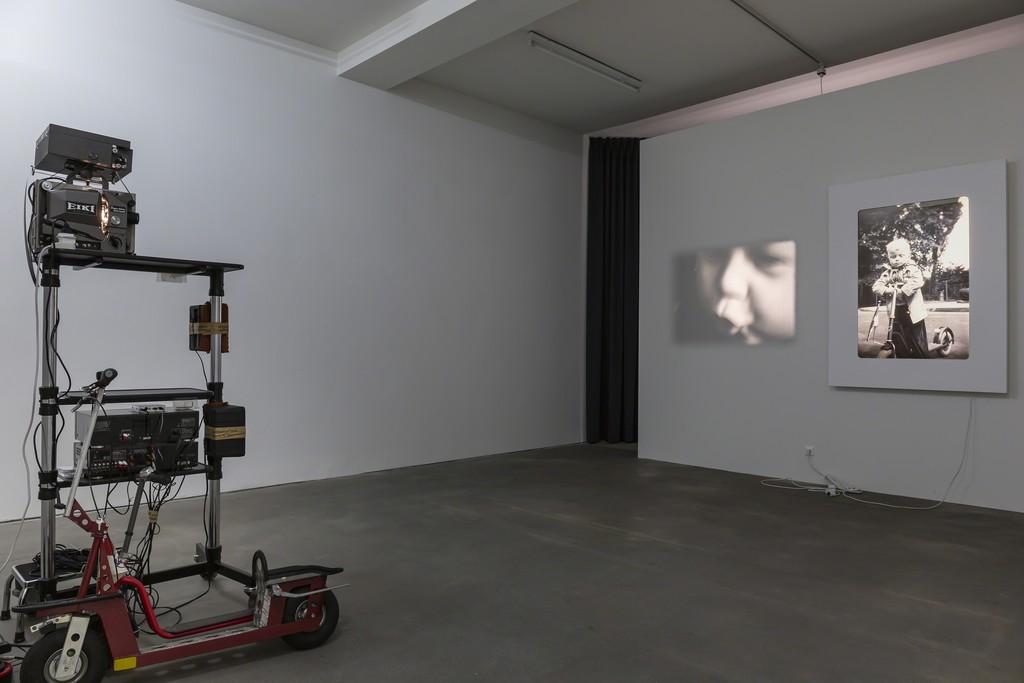 Installation view, 'Reinhard Mucha Unnötig - Das Ende vom Lied', Sprüth Magers Berlin, April 27 - July 27, 2019; Photography: Timo Ohler Installation view, 'Reinhard Mucha Unnötig - Das Ende vom Lied', Sprüth Magers Berlin, April 27 - July 27, 2019; Photography: Timo Ohler
