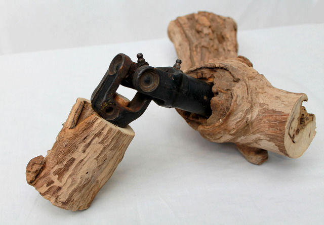 Patricia Belli, ‘Articulación’, 2013, Sculpture, Wood and metal universal joint, EspIRA / Adrede