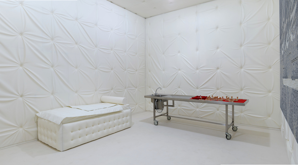 "The Safe" 2019, Abdulnasser Gharem
Installationview Art Basel Unlimited 2019
Courtesy of the artist, Galerie Brigitte Schenk and Galerie Nagel Draxler.
Photos Simon Vogel "The Safe" 2019, Abdulnasser Gharem
Installationview Art Basel Unlimited 2019
Courtesy of the artist, Galerie Brigitte Schenk and Galerie Nagel Draxler.
Photos Simon Vogel