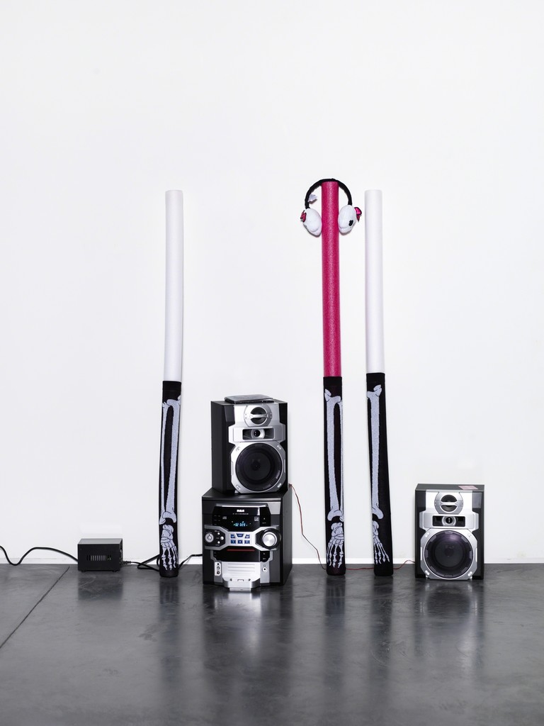 Cory Arcangel, Scene Girls, 2014 / Foam pool noodles, socks, Monster High ear warmer, RCA 5CD changer stereo, Blood on the Dance Floor “Evolution” Compact Disc and case, Juicy Couture gift card.
140 cm (high), width variable, depth variable
© the artist; Courtesy, Lisson Gallery, London Cory Arcangel, Scene Girls, 2014 / Foam pool noodles, socks, Monster High ear warmer, RCA 5CD changer stereo, Blood on the Dance Floor “Evolution” Compact Disc and case, Juicy Couture gift card.
140 cm (high), width variable, depth variable
© the artist; Courtesy, Lisson Gallery, London