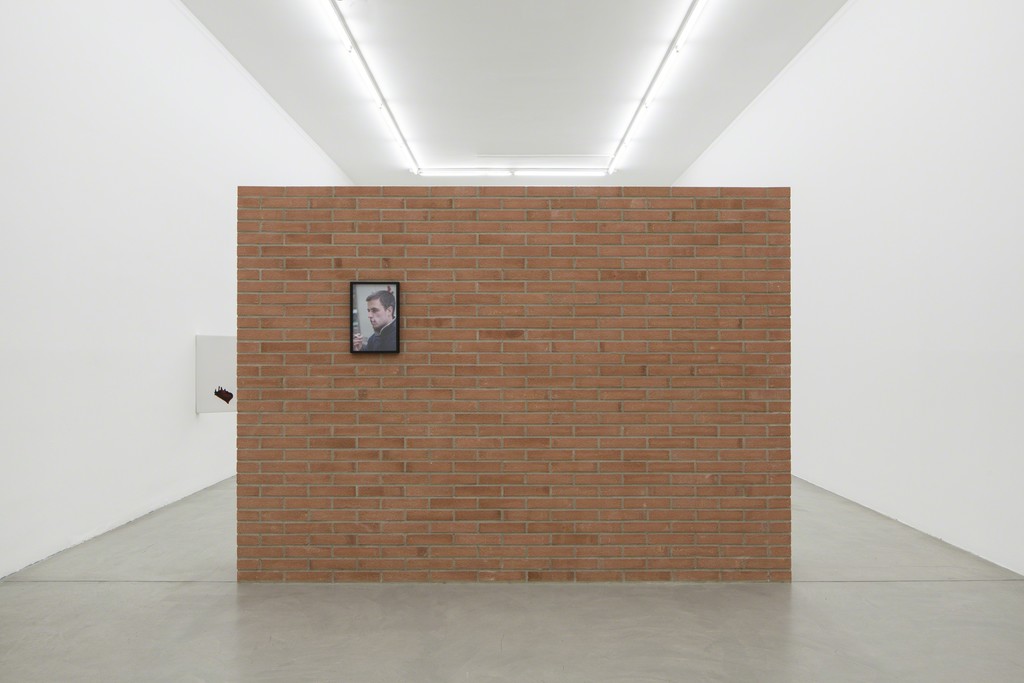 SIMON DYBBROE MØLLER
Buongiorno Signor Courbet, 2015
Installation view at Francesca Minini, Milano SIMON DYBBROE MØLLER
Buongiorno Signor Courbet, 2015
Installation view at Francesca Minini, Milano