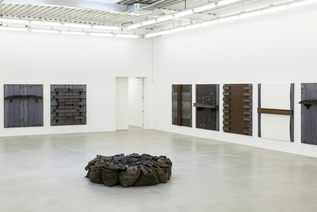 Jannis Kounellis at Almine Rech Gallery in Brussels
13.03 - 17.04.2014
Courtesy of the Artist and Almine Rech Gallery
© Photo - M.Baboussis
Jannis Kounellis at Almine Rech Gallery in Brussels
13.03 - 17.04.2014
Courtesy of the Artist and Almine Rech Gallery
© Photo - M.Baboussis