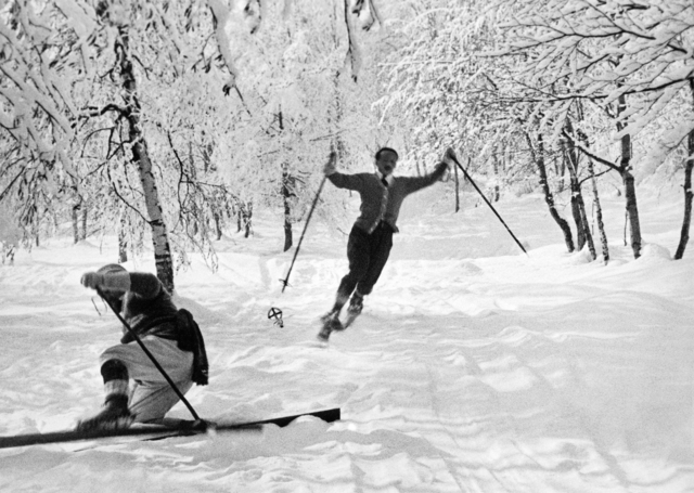 Jacques Henri Lartigue, ‘Film « Mon cinéma », manivelle tournée par Plitt, Chamonix’, 1914, Photography, Silver gelatin print, °CLAIRbyKahn Galerie