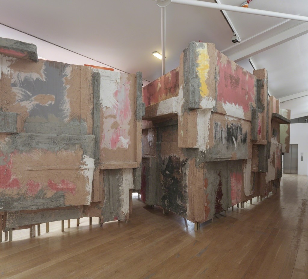Phyllida Barlow, untitled: blockade, 2015
Installation view: set, The Fruitmarket Gallery, Edinburgh, 2015
Courtesy the artist and Hauser & Wirth
Photo: Ruth Clark Phyllida Barlow, untitled: blockade, 2015
Installation view: set, The Fruitmarket Gallery, Edinburgh, 2015
Courtesy the artist and Hauser & Wirth
Photo: Ruth Clark