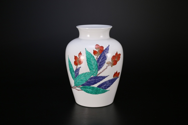 Sakaida Kakiemon XV, ‘Nigoshide white vase with acorn patterns’, 2015, Onishi Gallery