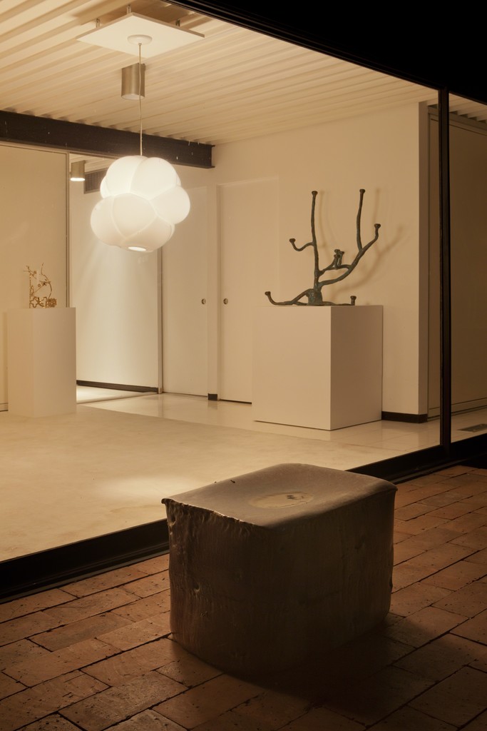 Jeff Zimmerman
Unique “biomorphic bubble” hanging illuminat- ed sculpture in opaque white hand-blown glass. 2009. 18” (H) x 20” (D) 45.7cm (H) x 50.8cm (D),
The Haas Brothers
Extra large Elephant Skin candelabra in cast bronze with blue patina. Edition of 3 plus 2 APs. 2015. Signed and numbered 3/3. 37” (W) x 36” (H) 94cm (W) x 91.4cm (H)
David Wiseman
Unique Artichoke Fish Scale Lily of the Valley Collage candlestick in polished bronze. 2015. 12”(L) x 12”(W) x 18”(H) Jeff Zimmerman
Unique “biomorphic bubble” hanging illuminat- ed sculpture in opaque white hand-blown glass. 2009. 18” (H) x 20” (D) 45.7cm (H) x 50.8cm (D),
The Haas Brothers
Extra large Elephant Skin candelabra in cast bronze with blue patina. Edition of 3 plus 2 APs. 2015. Signed and numbered 3/3. 37” (W) x 36” (H) 94cm (W) x 91.4cm (H)
David Wiseman
Unique Artichoke Fish Scale Lily of the Valley Collage candlestick in polished bronze. 2015. 12”(L) x 12”(W) x 18”(H)
