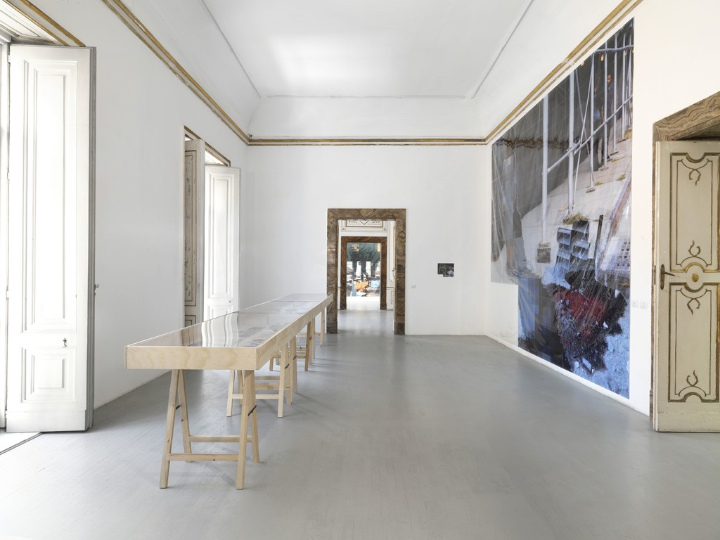 Thomas Hirschhorn - Behind Facelessness - Partial view of the exhibition - April 2017 - Galleria Alfonso Artiaco, Napoli
Thomas Hirschhorn - Behind Facelessness - Partial view of the exhibition - April 2017 - Galleria Alfonso Artiaco, Napoli
