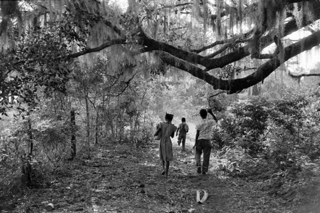 Constantine Manos, ‘Kids Playing in the Backyard, Daufuskie Island, South Carolina’, 1952, Photography, Gelatin silver print, Robert Klein Gallery