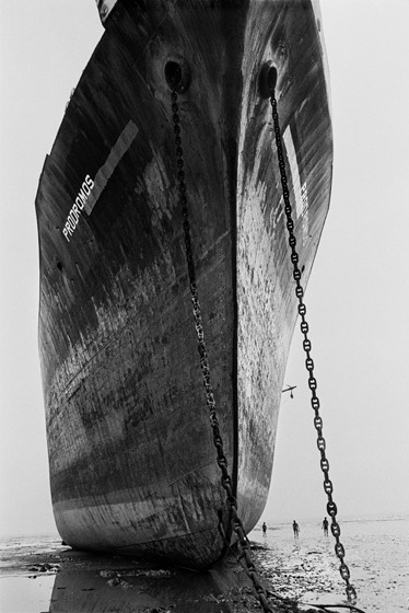 Sebastião Salgado, ‘Shipbreakers, Chittagong, Bangledesh’, 1989, Sundaram Tagore Gallery