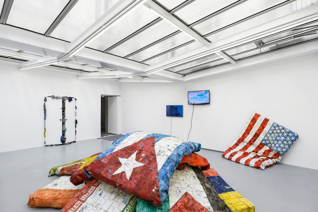 Exhibition view: "Cauling All My Contemporaries... (To Come Burst My Bubble)", solo show by GRAHAM WILSON. © Photo: Grégory Copitet / Courtesy of the artist and Valentin, Paris. Exhibition view: "Cauling All My Contemporaries... (To Come Burst My Bubble)", solo show by GRAHAM WILSON. © Photo: Grégory Copitet / Courtesy of the artist and Valentin, Paris.