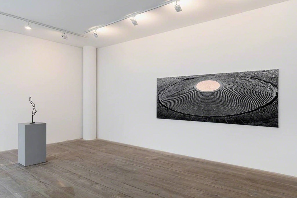 Wagner Malta Tavares/ Meteoro, Galeria MarIlia Razuk. Photo Filipe Berndt. Wagner Malta Tavares/ Meteoro, Galeria MarIlia Razuk. Photo Filipe Berndt.