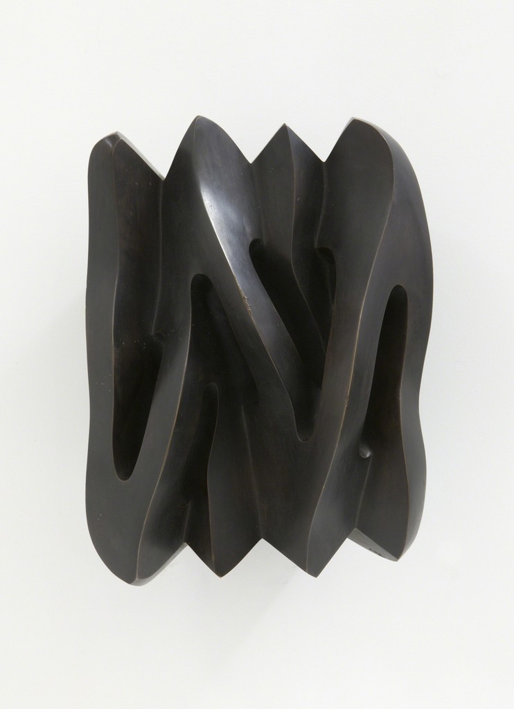 Ursula Sax, 'Faltung/überzwerch', 1970, ca. 30 x 21,5 x 12,5 cm, bronze; photo: Lukas Heibges Ursula Sax, 'Faltung/überzwerch', 1970, ca. 30 x 21,5 x 12,5 cm, bronze; photo: Lukas Heibges