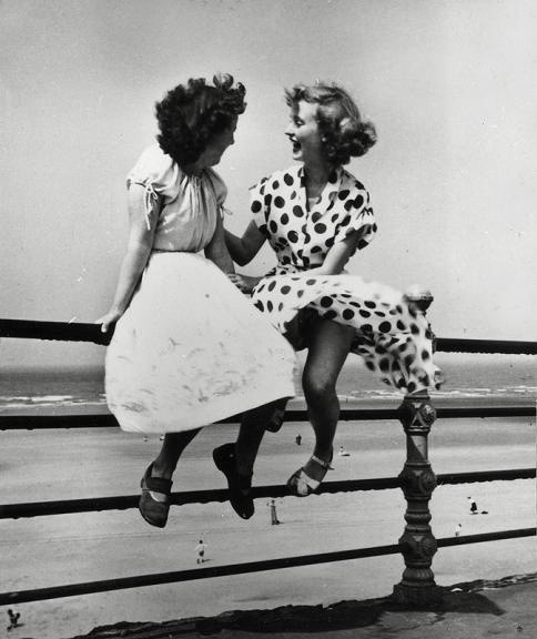 Bert Hardy, ‘Maidens in Waiting, Blackpool’, 1951 (printed later), Peter Fetterman Gallery