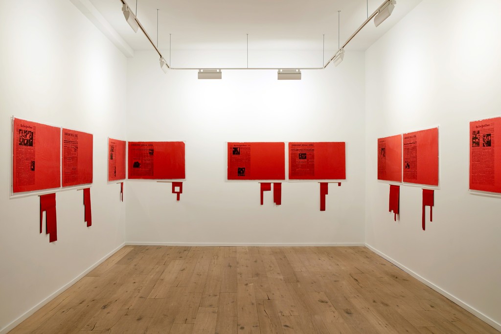 Antonio Dias: Ta Tze Bao -- exhibition view, Galeria Nara Roeslet | New York, 2019 -- photo © Pierce Harrison -- courtesy of the artist and Galeria Nara Roesler Antonio Dias: Ta Tze Bao -- exhibition view, Galeria Nara Roeslet | New York, 2019 -- photo © Pierce Harrison -- courtesy of the artist and Galeria Nara Roesler