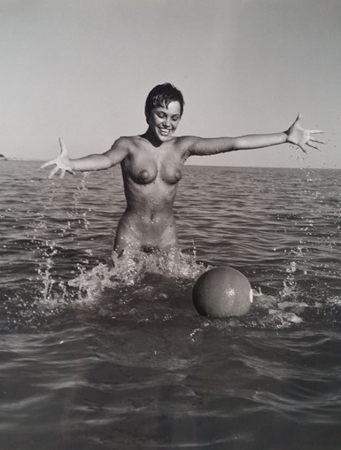 André de Dienes, ‘Nu avec ballon’, 1960, Kunzt Gallery