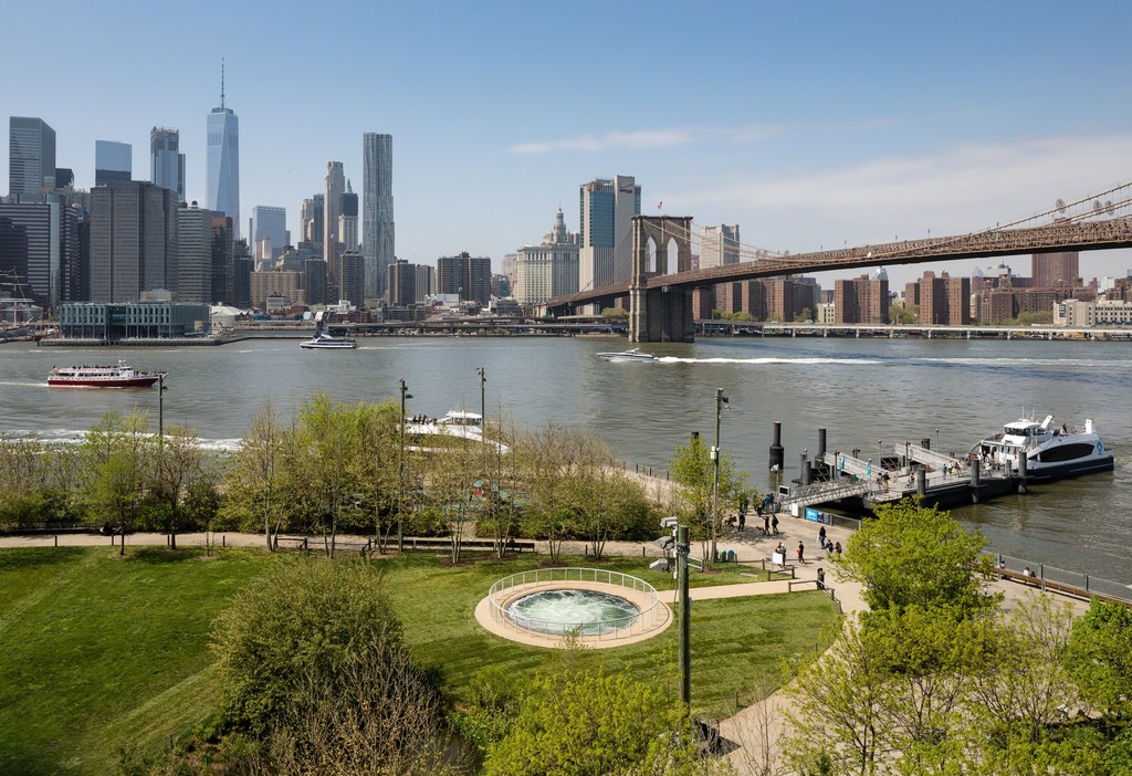Anish Kapoor
Descension, 2014
Brooklyn Bridge Park, New York, 2017
Photo: James Ewing, Public Art Fund, NY
© Anish Kapoor, 2017
Anish Kapoor
Descension, 2014
Brooklyn Bridge Park, New York, 2017
Photo: James Ewing, Public Art Fund, NY
© Anish Kapoor, 2017