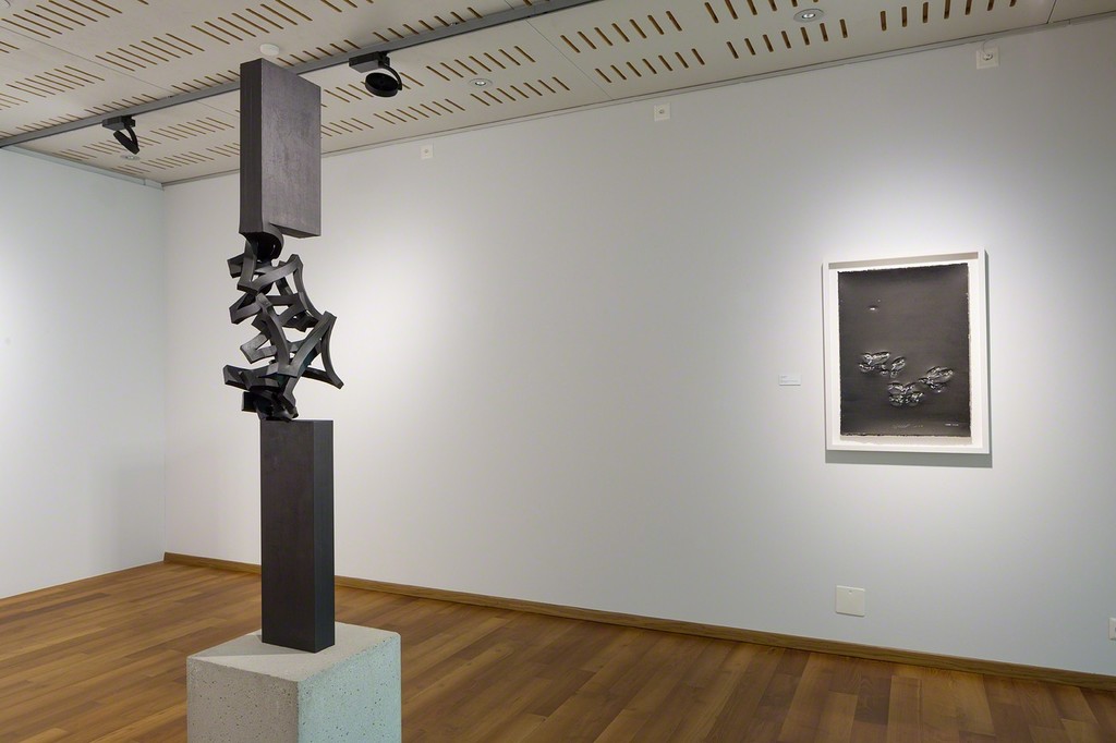 Thomas Röthel's steel sculptures and works on paper stand in constant dialogue about materiality (photo: Markus Beyeler) Thomas Röthel's steel sculptures and works on paper stand in constant dialogue about materiality (photo: Markus Beyeler)