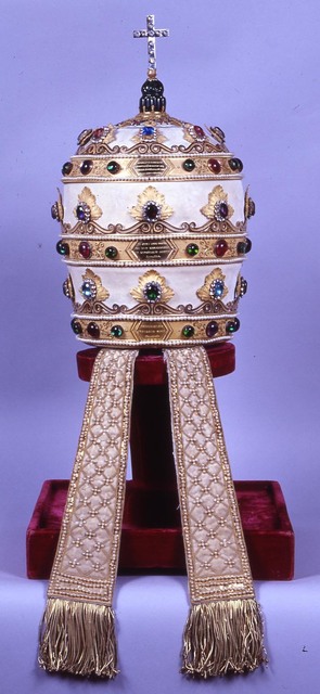 Henry Auguste, Nitot & Fils, François-Regnault Nitot, ‘Tiare offerte par Napoléon à Pie VII (Tiara offered by Napoleon to Pius VII)’, Château de Fontainebleau