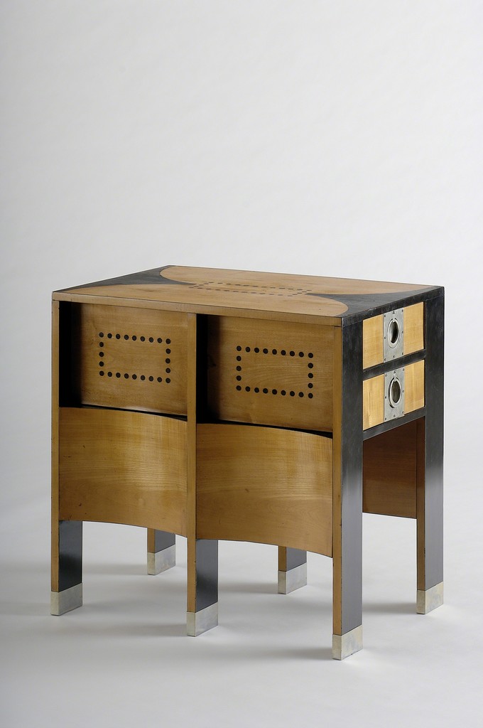 Koloman Moser, Slide Table for the Dressing Room of the Eisler von Terramare Apartment, 1903
© MAK/Georg Mayer Koloman Moser, Slide Table for the Dressing Room of the Eisler von Terramare Apartment, 1903
© MAK/Georg Mayer