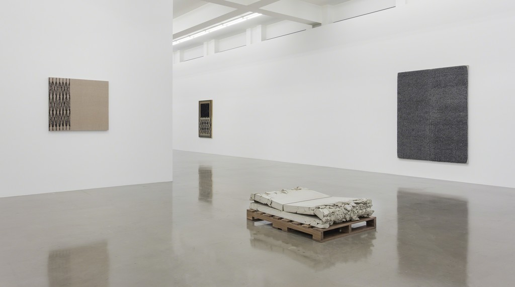 Analia Saban, Installation view, 'Folds and Faults', Sprüth Magers, Los Angeles, June 28 - August 19, 2017
© Analia Saban, Courtesy Sprüth Magers, Photography by Brian Forrest Analia Saban, Installation view, 'Folds and Faults', Sprüth Magers, Los Angeles, June 28 - August 19, 2017
© Analia Saban, Courtesy Sprüth Magers, Photography by Brian Forrest