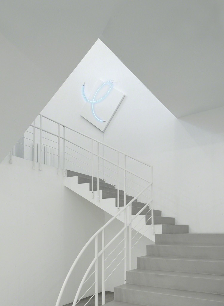La fuite enchantée des Beaux-Arts n° 4, 2014 / Acrilico su tela e neon blu, 134x141 cm /
Partial view of the exhibition / A arte Invernizzi, Milano /
Courtesy A arte Invernizzi, Milano / Foto Bruno Bani, Milano La fuite enchantée des Beaux-Arts n° 4, 2014 / Acrilico su tela e neon blu, 134x141 cm /
Partial view of the exhibition / A arte Invernizzi, Milano /
Courtesy A arte Invernizzi, Milano / Foto Bruno Bani, Milano