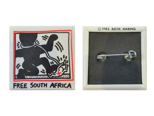 Keith Haring, ‘"FREE SOUTH AFRICA", 1985, Pin, New York Book Fair.’, 1985, VINCE fine arts/ephemera