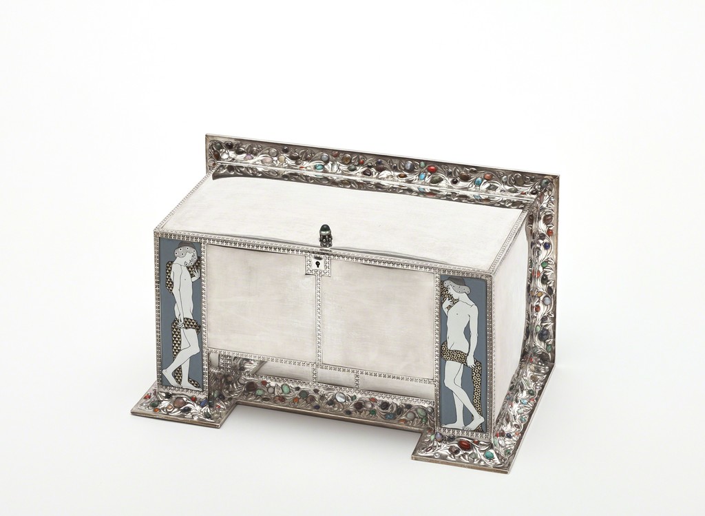 Koloman Moser, Ornamental Box, 1906
Execution: Wiener Werkstätte (Adolf Erbich, Eugen Pflaumer, Karl Ponocny, Therese Trethan)
© MAK/Georg Mayer
Koloman Moser, Ornamental Box, 1906
Execution: Wiener Werkstätte (Adolf Erbich, Eugen Pflaumer, Karl Ponocny, Therese Trethan)
© MAK/Georg Mayer