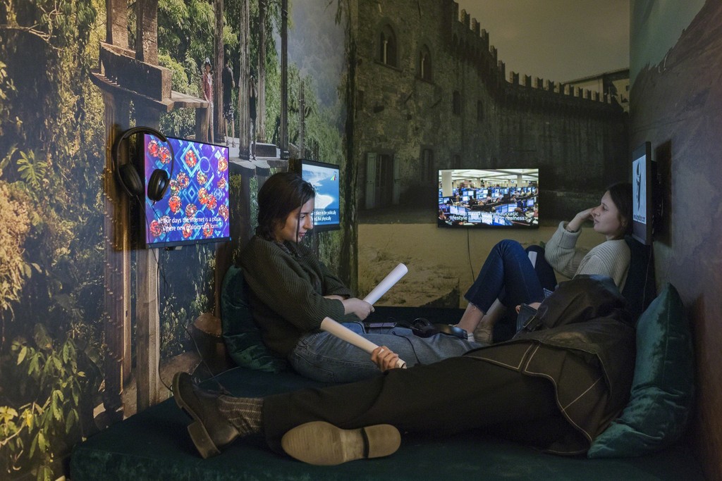 Installation Collectivism. Collectives and their quest for value, 2017 © Foam. Photo: Christian van der Kooy Installation Collectivism. Collectives and their quest for value, 2017 © Foam. Photo: Christian van der Kooy
