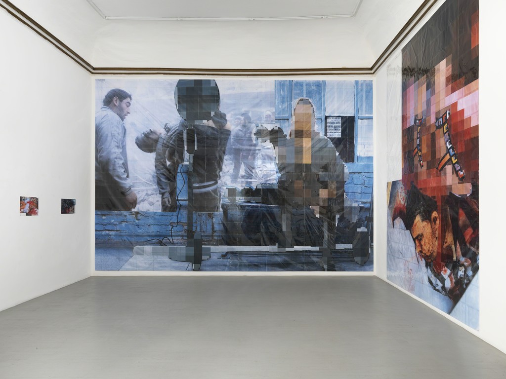 Thomas Hirschhorn - Behind Facelessness - Partial view of the exhibition - April 2017 - Galleria Alfonso Artiaco, Napoli
Thomas Hirschhorn - Behind Facelessness - Partial view of the exhibition - April 2017 - Galleria Alfonso Artiaco, Napoli