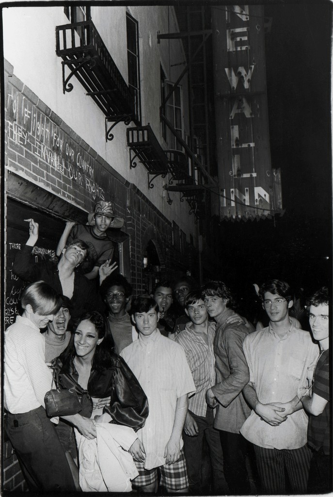 Fred McDarrah
Celebration After Riots Outside Stonewall Inn, Nelly (Betsy Mae Koolo), Chris (Drag Queen Chris), Roger Davis, Michelle and Tommy Lanigan-Schmidt, June 1969
1969
Silver gelatin print
8 ½ x 11 in.
Collection Pavel Zoubok
Image courtesy of Pavel Zoubok Gallery, New York
Photo by Fred W. McDarrah/Getty Images
Fred McDarrah
Celebration After Riots Outside Stonewall Inn, Nelly (Betsy Mae Koolo), Chris (Drag Queen Chris), Roger Davis, Michelle and Tommy Lanigan-Schmidt, June 1969
1969
Silver gelatin print
8 ½ x 11 in.
Collection Pavel Zoubok
Image courtesy of Pavel Zoubok Gallery, New York
Photo by Fred W. McDarrah/Getty Images