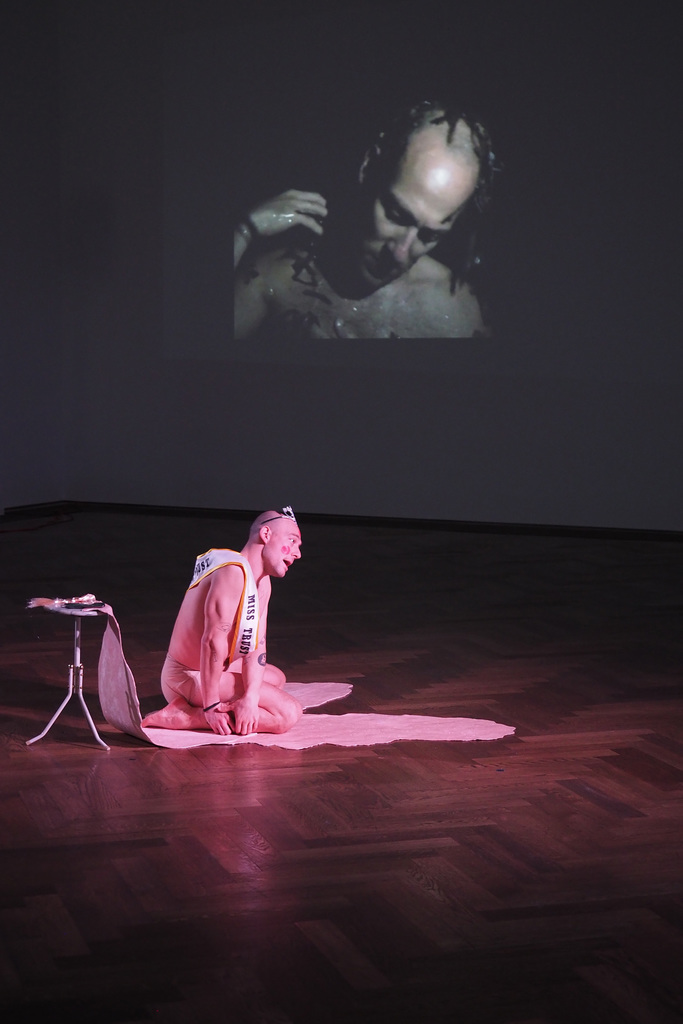 Balz Isler, "untold but seen," 2018, "New Swiss Performance Now," Kunsthalle Basel, 2018. Photo: Kunsthalle Basel
Balz Isler, "untold but seen," 2018, "New Swiss Performance Now," Kunsthalle Basel, 2018. Photo: Kunsthalle Basel