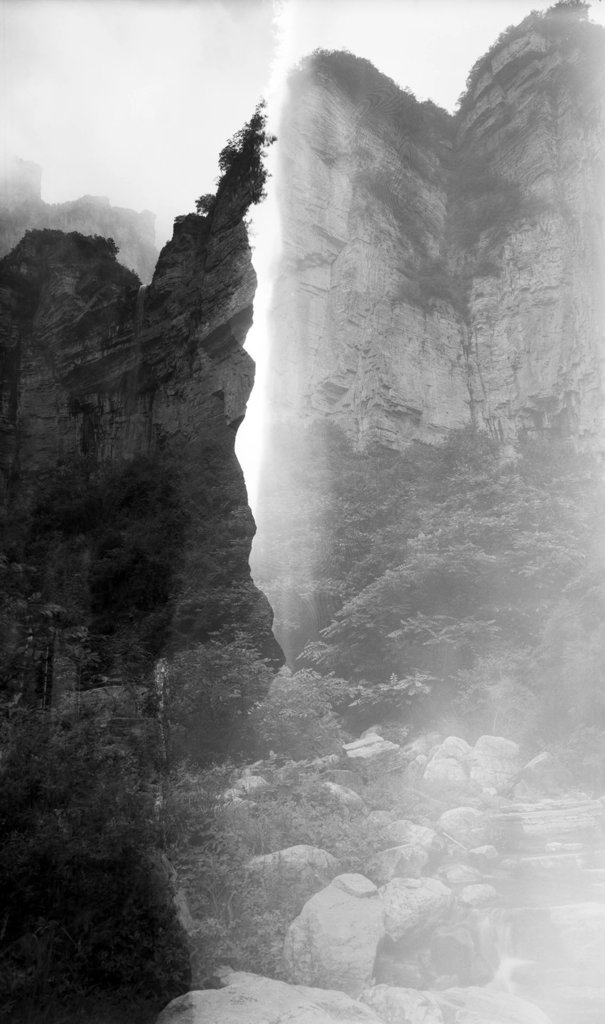 To complete Xishan, I started from Yaozhou, the hometown of Fan Kuan, a master in the Northern Song Dynasty, and travelled through Wangchuan, Central Plains and regions south of the Yangtze River. During my trip I visited all kinds of wonderful scenery and acquainted myself of many hermits. After one year of creation I decided that I should set my feet on places that had never been trodden by predecessors. I also attempt to create some more experimental works with pure traditional photography. To complete Xishan, I started from Yaozhou, the hometown of Fan Kuan, a master in the Northern Song Dynasty, and travelled through Wangchuan, Central Plains and regions south of the Yangtze River. During my trip I visited all kinds of wonderful scenery and acquainted myself of many hermits. After one year of creation I decided that I should set my feet on places that had never been trodden by predecessors. I also attempt to create some more experimental works with pure traditional photography.