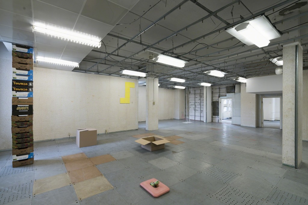 Installation view (Paul Nägele, Brenda Magdalena Wald), DADDY – Klasse Riedel, 21 June – 11 July 2018, G2 Projektraum (G2 Kunsthalle Leipzig), photo: graysc.de Installation view (Paul Nägele, Brenda Magdalena Wald), DADDY – Klasse Riedel, 21 June – 11 July 2018, G2 Projektraum (G2 Kunsthalle Leipzig), photo: graysc.de