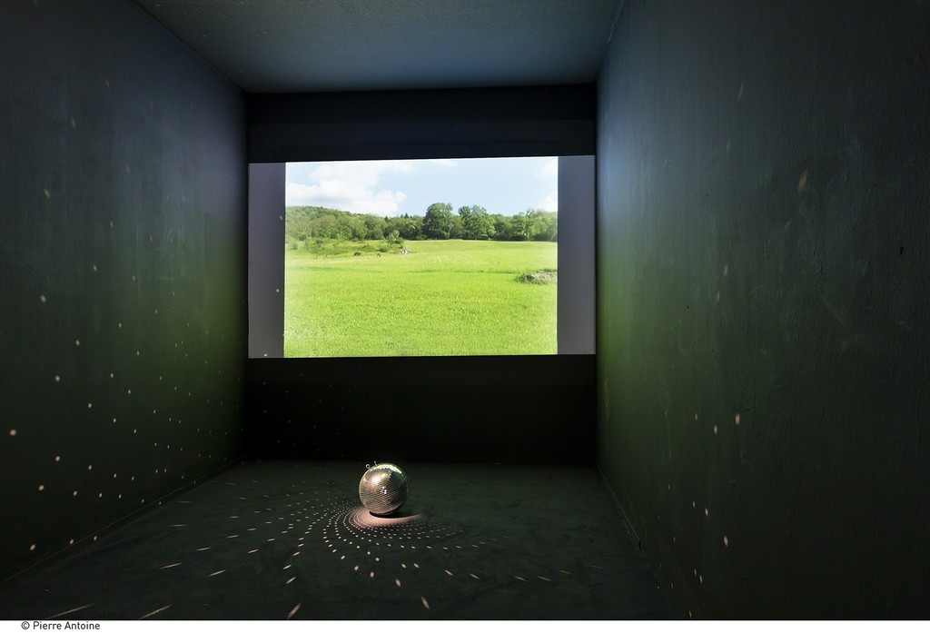 Installation view of "Co-Workers: Network as Artist" at Musée d'Art Moderne de la Ville de Paris (2015-2016) Installation view of "Co-Workers: Network as Artist" at Musée d'Art Moderne de la Ville de Paris (2015-2016)