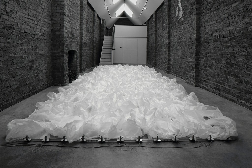 Pe Lang
moving parts 2012 / Gallery S O London Pe Lang
moving parts 2012 / Gallery S O London