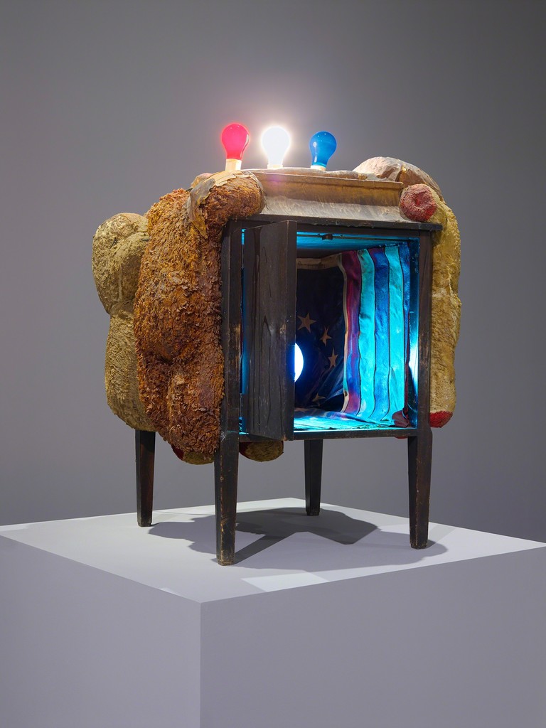Edward Kienholz, America My Hometown, Installation View, 2018, Copyright Kienholz. Courtesy of BlainSouthern and L.A. Louver, Venice, CA, Photo Peter Mallet Edward Kienholz, America My Hometown, Installation View, 2018, Copyright Kienholz. Courtesy of BlainSouthern and L.A. Louver, Venice, CA, Photo Peter Mallet