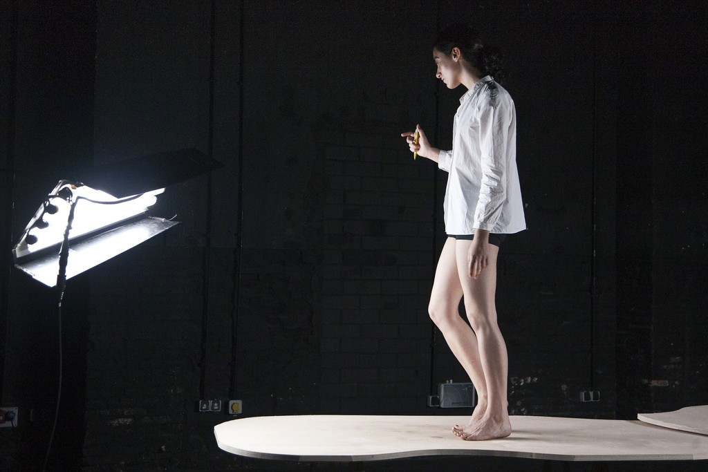 Claudia Pagés, Act(s) on the table / Actos sobre la mesa, 2014, © The Artist; Foto: Eva Carasol Claudia Pagés, Act(s) on the table / Actos sobre la mesa, 2014, © The Artist; Foto: Eva Carasol